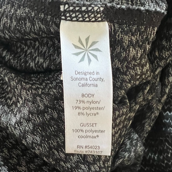 Athleta Yoga Workout Leggings in Black with White Zig Zag Print - Size Medium - Picture 4 of 6